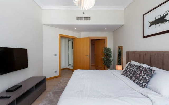 Palm Living 2BR Maid w Pool Beach Access