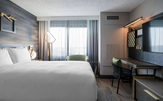 Renaissance Chicago North Shore Hotel