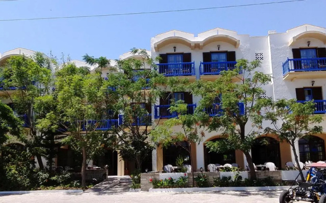 Theodorou Beach Hotel Apartments