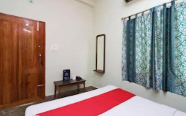 OYO 19111 Supriya Guest House