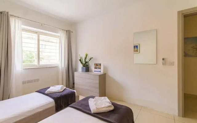 Villa Swieqi with shared room nb1