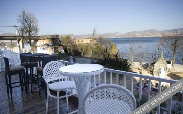 Dali Jinjia Dingrong Meiguiyuan Lake View Inn