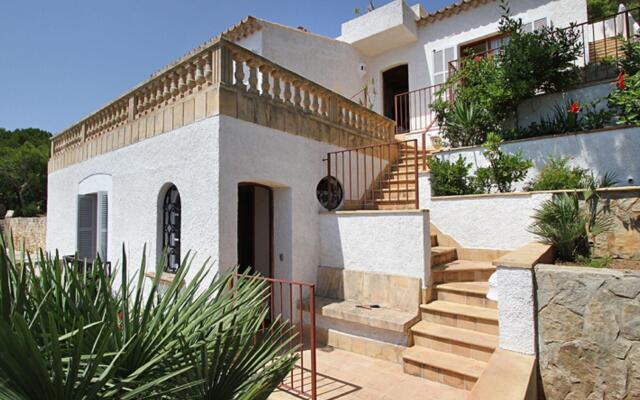 Fantastic villa with private swimming pool, garage, bbq, patio, wifi and the sea