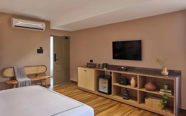 Minimalist - The Varanasi Edit