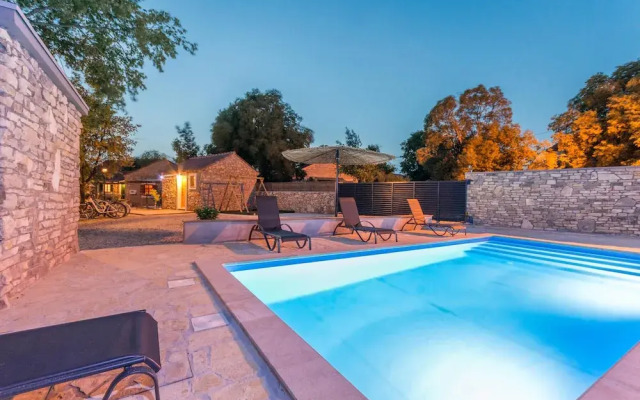 Amazing Home in Sukosan With 3 Bedrooms, Private Swimming Pool and Outdoor Swimming Pool