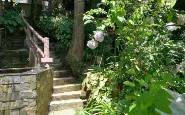 Qingchengshan Shanlishan Mijing Forest Hot Spring Guesthouse