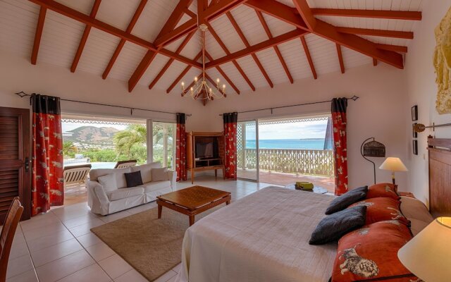 Stunning Orient Bay Ocean Views, Walk to the Beach! AC, Free Wifi, Swimming Pool