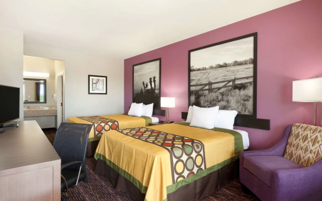 Super 8 by Wyndham Carrizo Springs