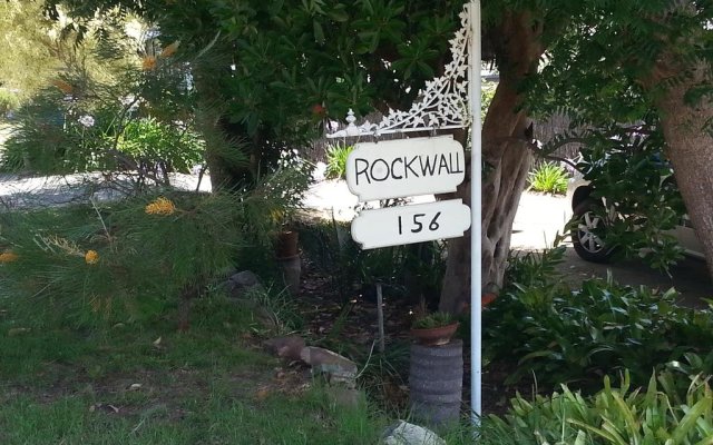 Rockwall Avoca Beach