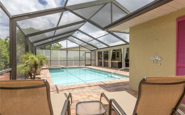 Tropical Retreat Pool Jet Spa WiFi 3 Br home by RedAwning