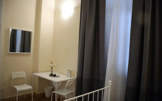 * 1 * 7 * 4 * Via Roma, Rooms Breakfast, B&B