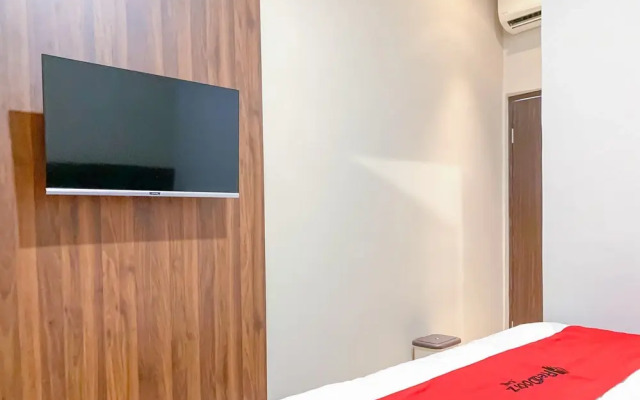 RedDoorz Plus @ D San Residence Buah Batu