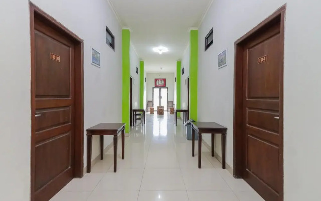 RedDoorz @ Hotel Nuansa Ngawi