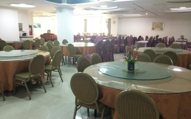 Kashgar International Hotel (South Railway Station, Trade City)