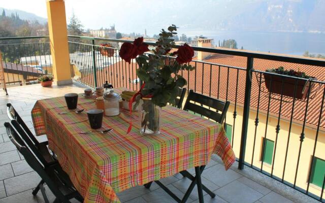 Balcony Lake View Apartment