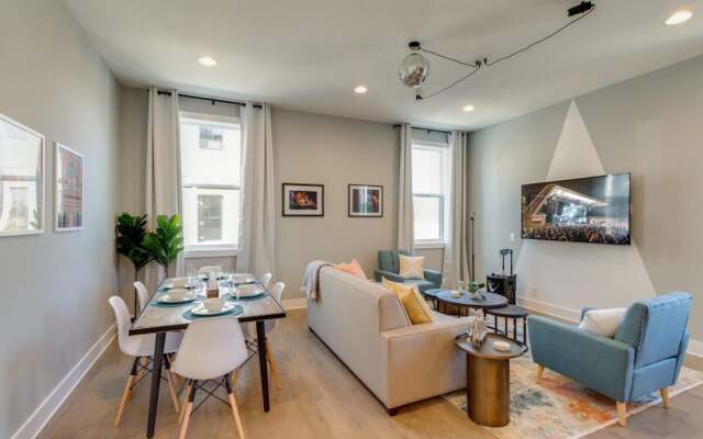 Mega Home 24 Beds and Karaoke