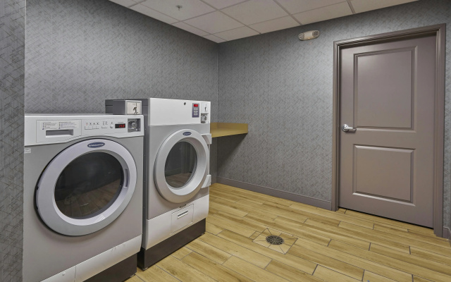 Hampton Inn & Suites Roseburg