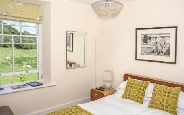 Llety Brynawel Guest House