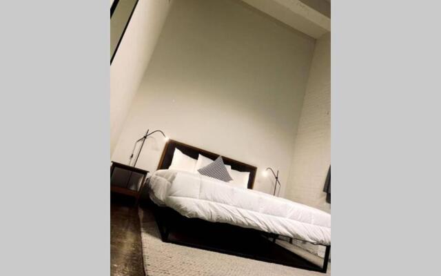 3E-Spacious close to PITT/CMU/Carlow, Sleeps 4