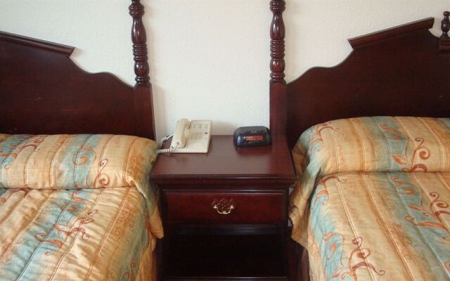 Travel Inn Dekalb