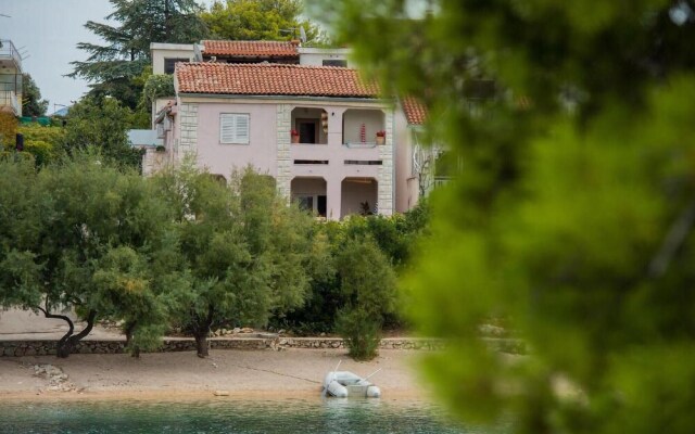 Stunning Apartment in Grebactica With Wifi and 2 Bedrooms