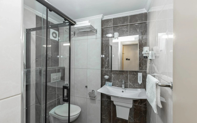 Loyal City Hotel