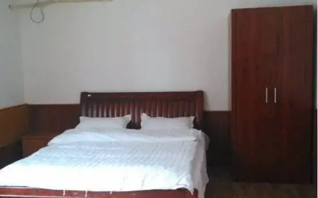 Jing Taohua Jie Holiday Homestay (Taohua Tan Scenic Area)