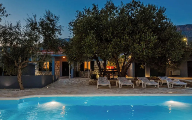 Luxury villa complex Pendolino with heated pool and jacuzzi