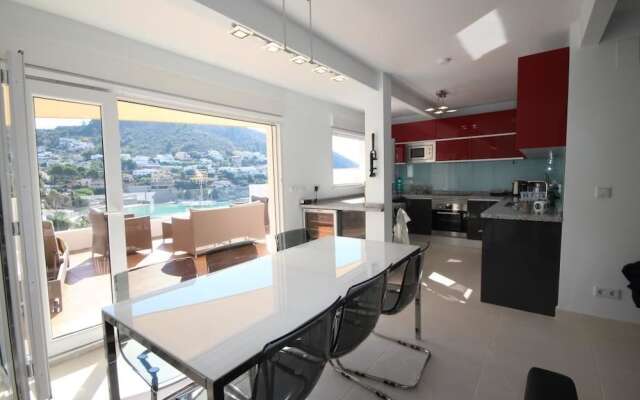 Luxury Penthouse Guatipiti
