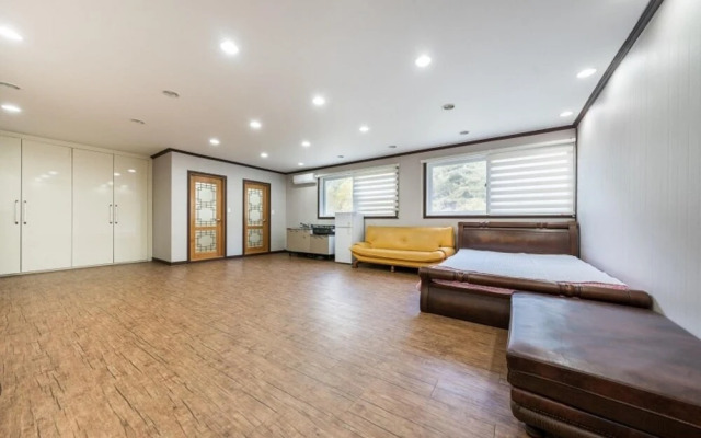 Pocheon Bear Hill Pension
