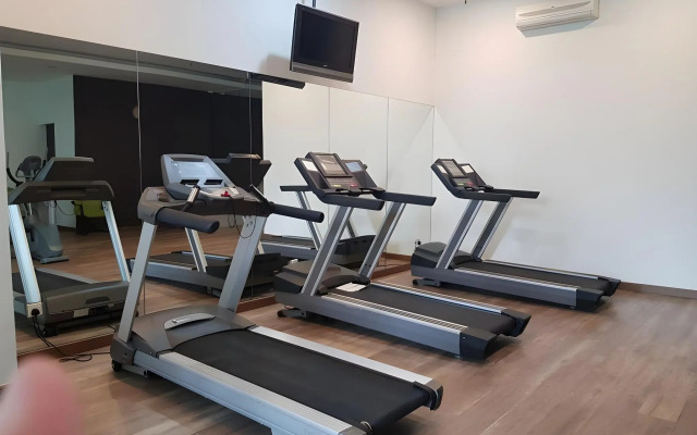 Crown Regency Serviced Suites