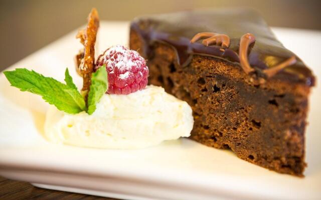 The Lounge Hotel and Bar