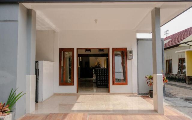 OYO 1028 Garuda Residence