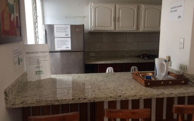 Gaudys Backpackers - Hostel