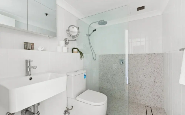 Stylish Studio in the Heart of Newtown With Pool