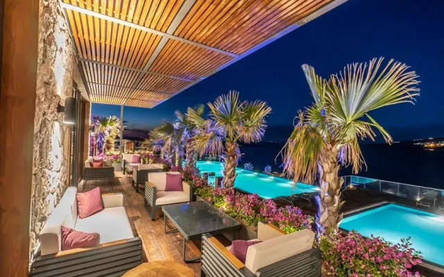 Red Rock Hotel & Suites By Selseve