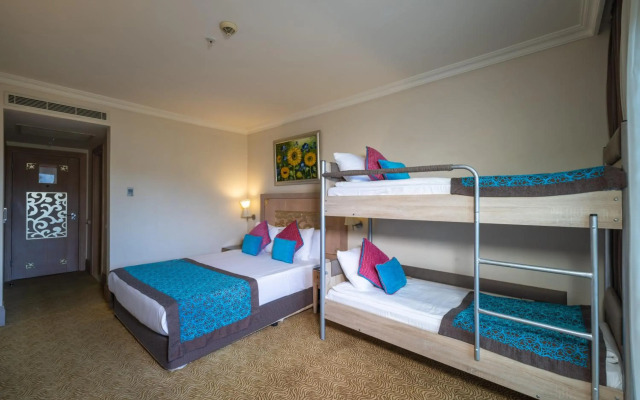 Crystal De Luxe Resort & Spa – All Inclusive
