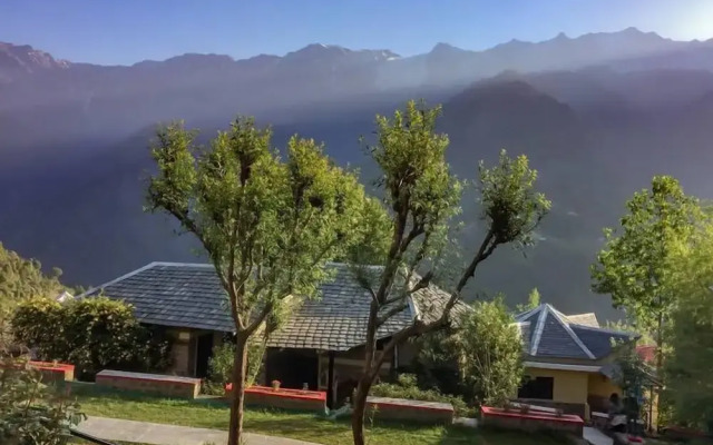 Udechee Huts Hotel