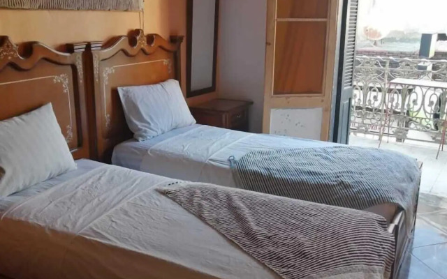 Hostel Touahine