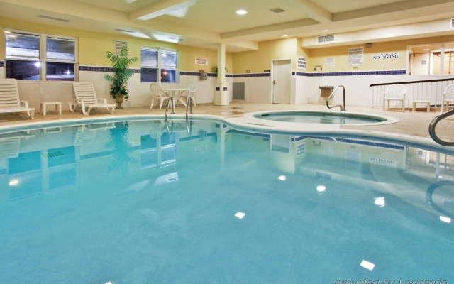 Country Inn & Suites by Radisson, Savannah Midtown, GA