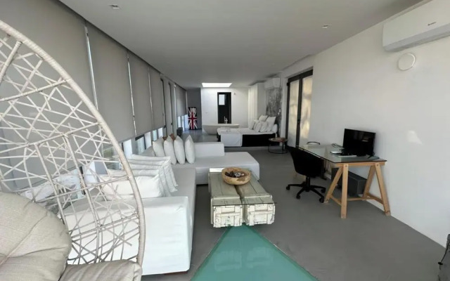 Horizon Luxury Seafront Villa