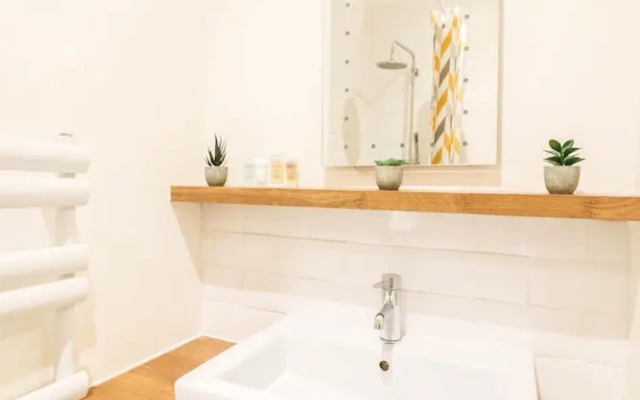 Right by Oval Station - 2 bed Flat Free Wifi