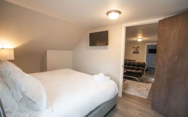 Luxury Collection-4 Bedroom 3 Full-bathroom-boston