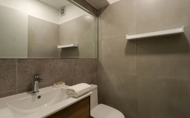 w Illustrious 1BR w Balcony in Miraflores