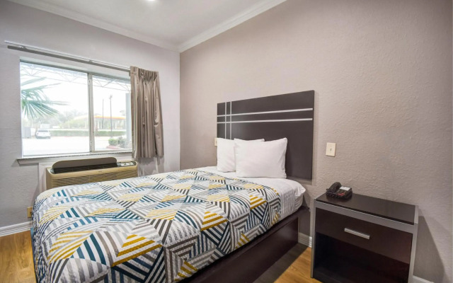 Motel 6 Humble, TX - Houston International Airport