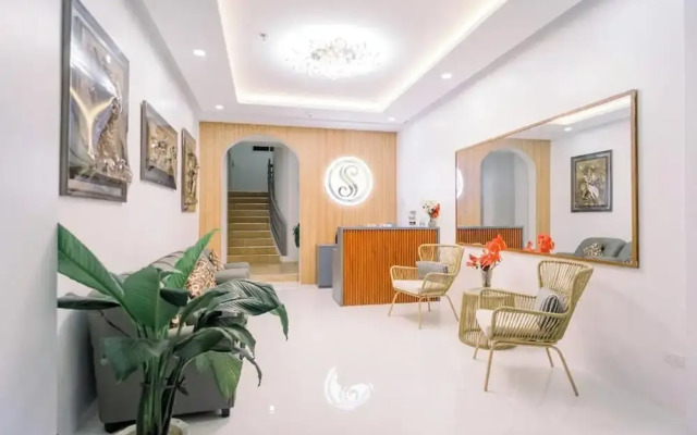 Spotlight Hotel near Hundred Islands wharf