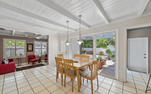 Tropical Siesta 2 Bedroom Home by RedAwning