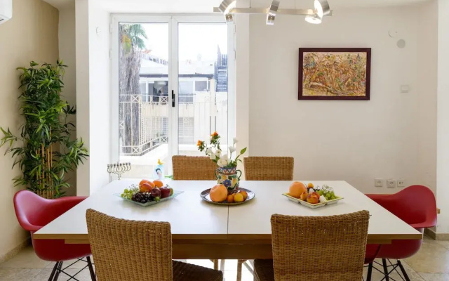 Penthouse & Terrace near Hilton by FeelHome