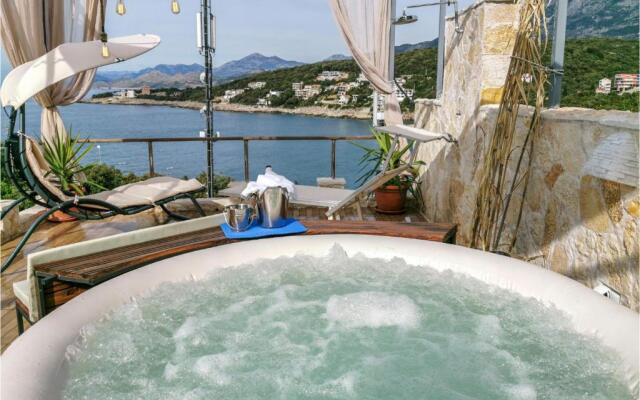 Beautiful Apartment in Utjeha With Wifi