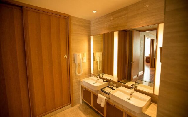 Grand Metropark Hotel Violet Swan